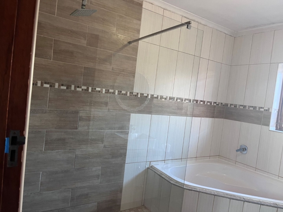 3 Bedroom Property for Sale in Heiderand Western Cape